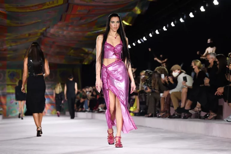 Dua Lipa - Versace Runway